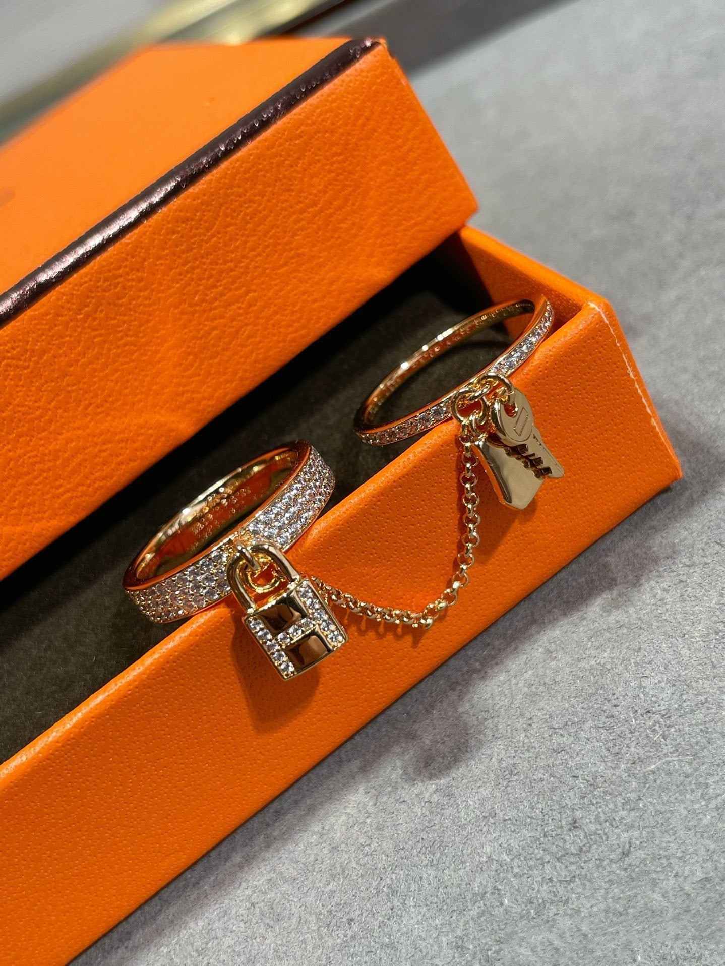 ˇGilded EraˇHM KELLY CLOCHETTE DOUBLE RING IN WITH DIAMONDS