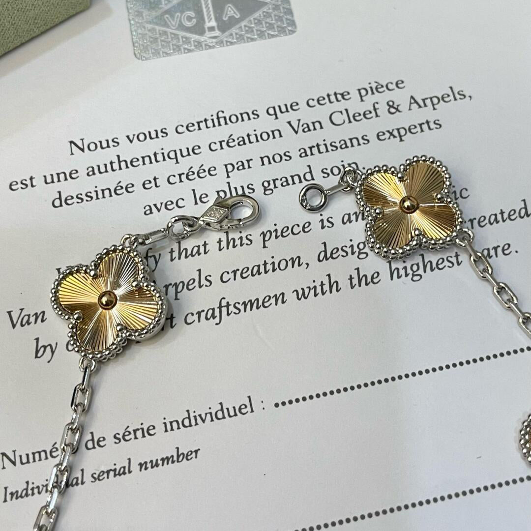 ˇGilded EraˇCLOVER 5 MOTIFS CHRISTMAS LIMITED EDITION BRACELET