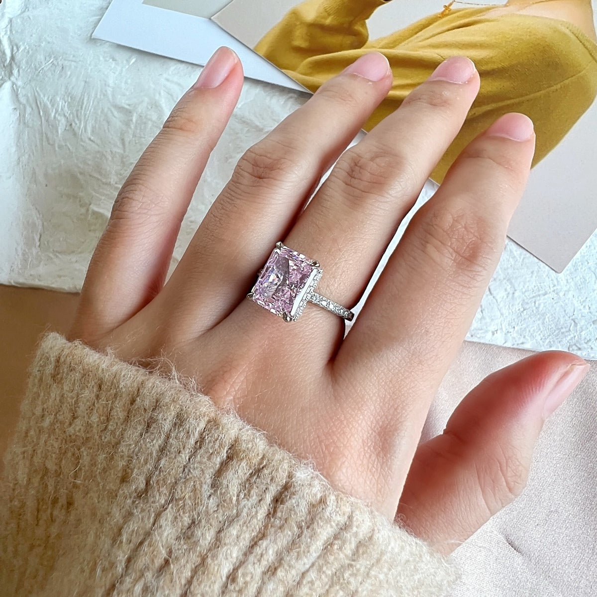 [STREET]Luxurious Engagement Ring