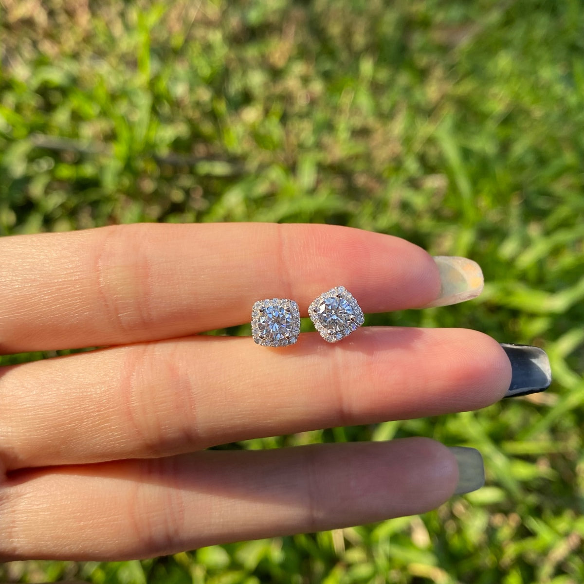 [STREET]Classic Round Center Stone Stud Earrings