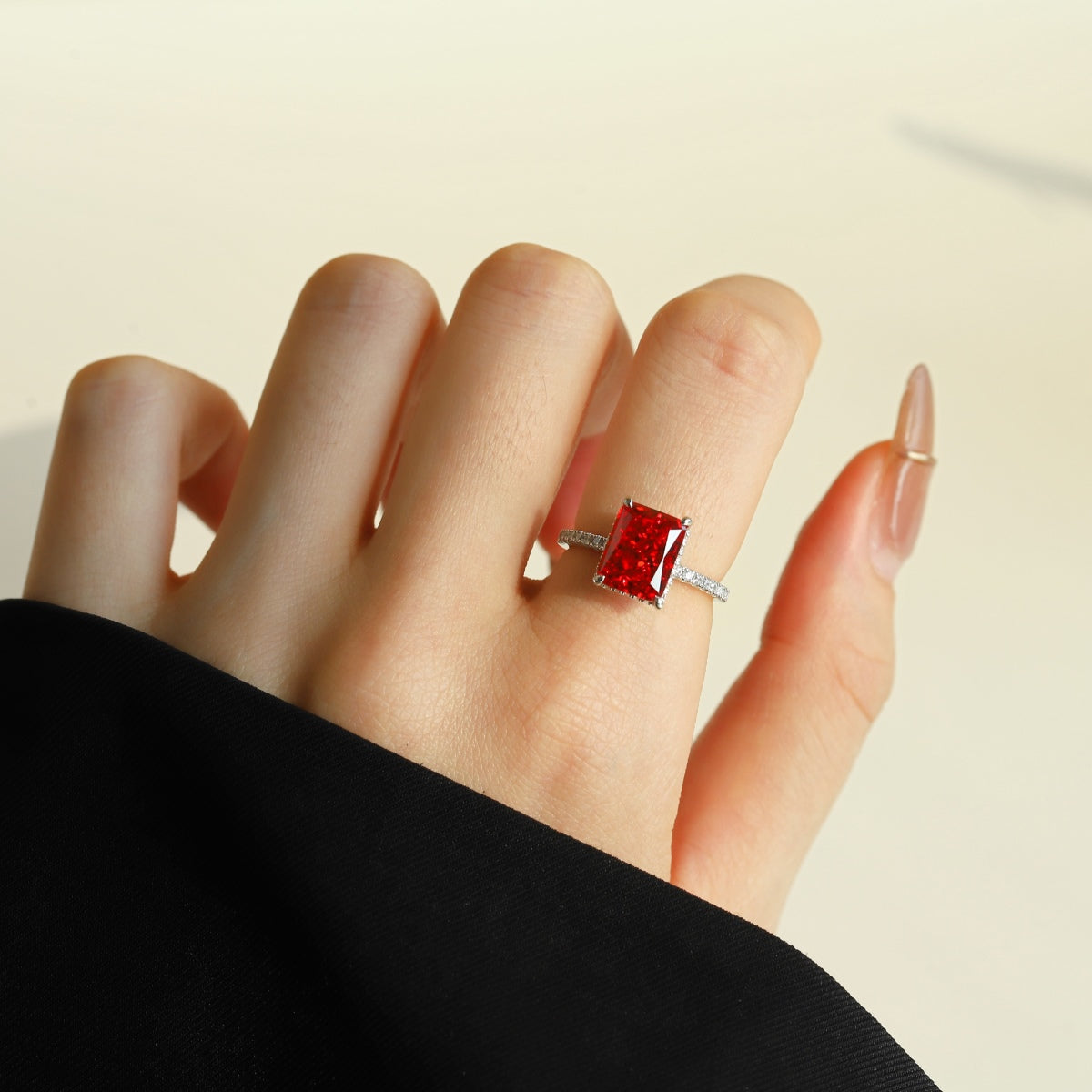 [STREET]Luxurious Engagement Ring