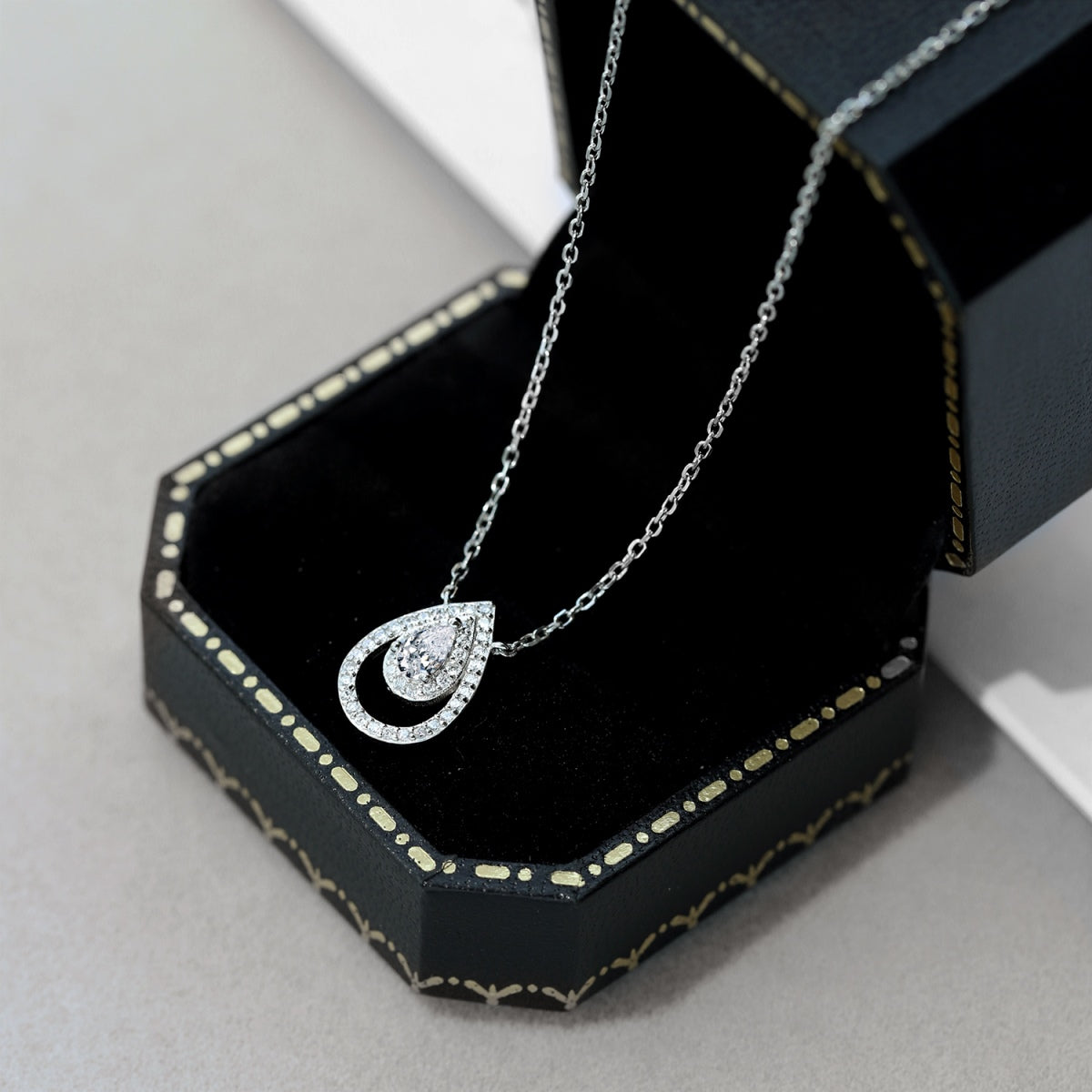 [STREET]Sparkling Pear Cut Necklace