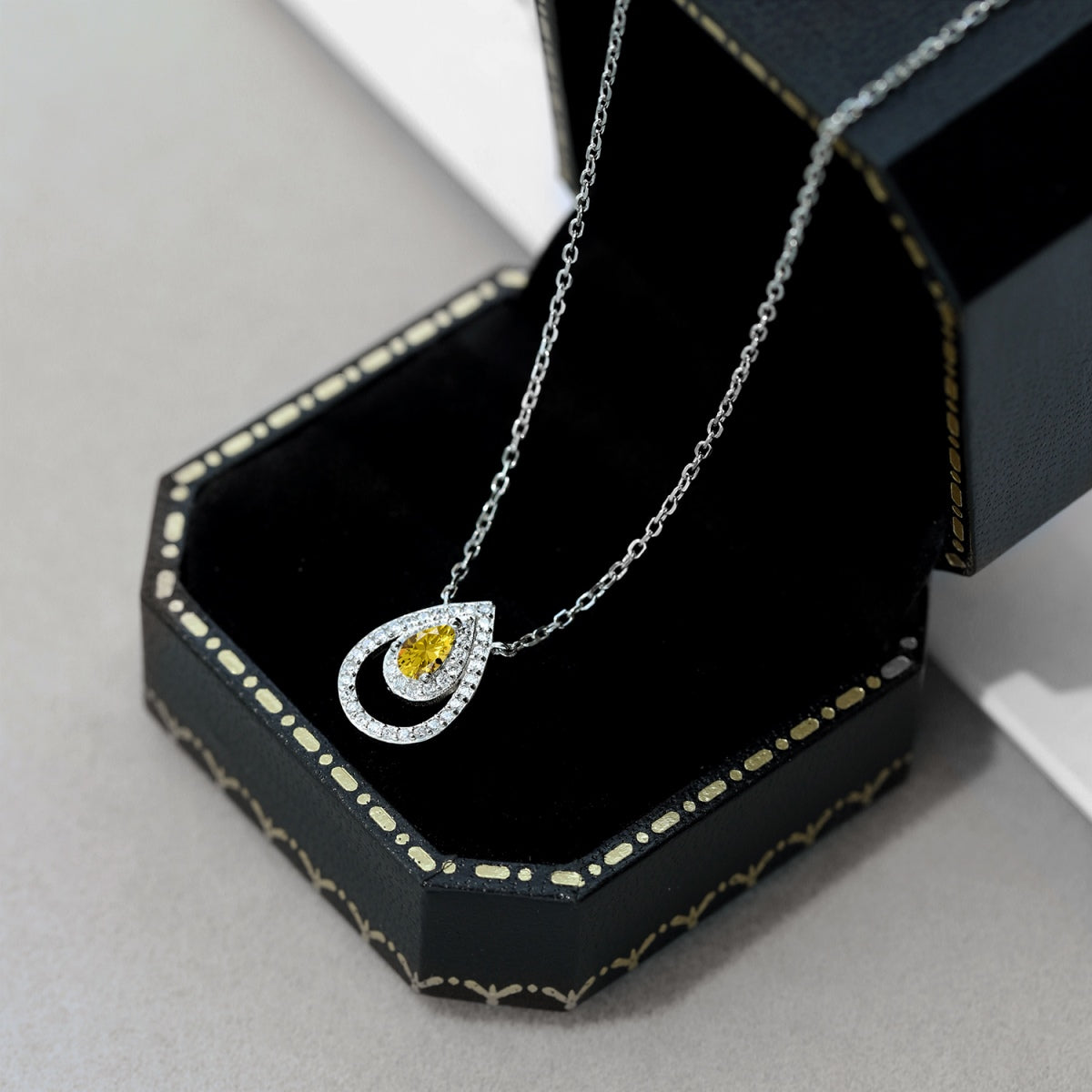 [STREET]Sparkling Pear Cut Necklace