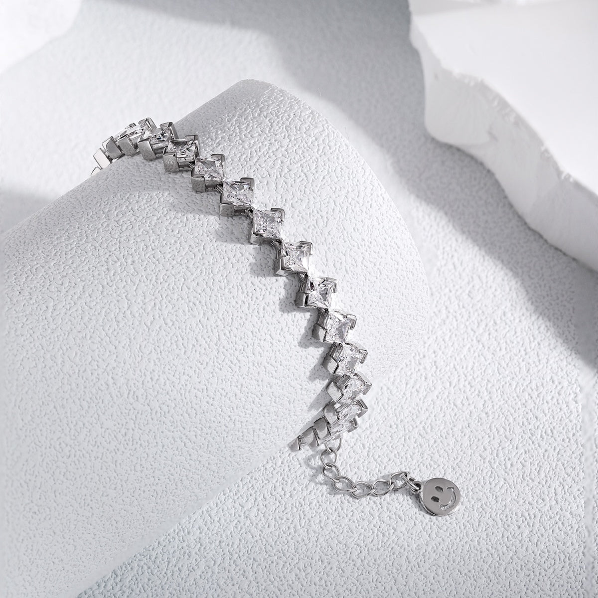 [STREET]Ornate Princess Cut Daily Bracelet