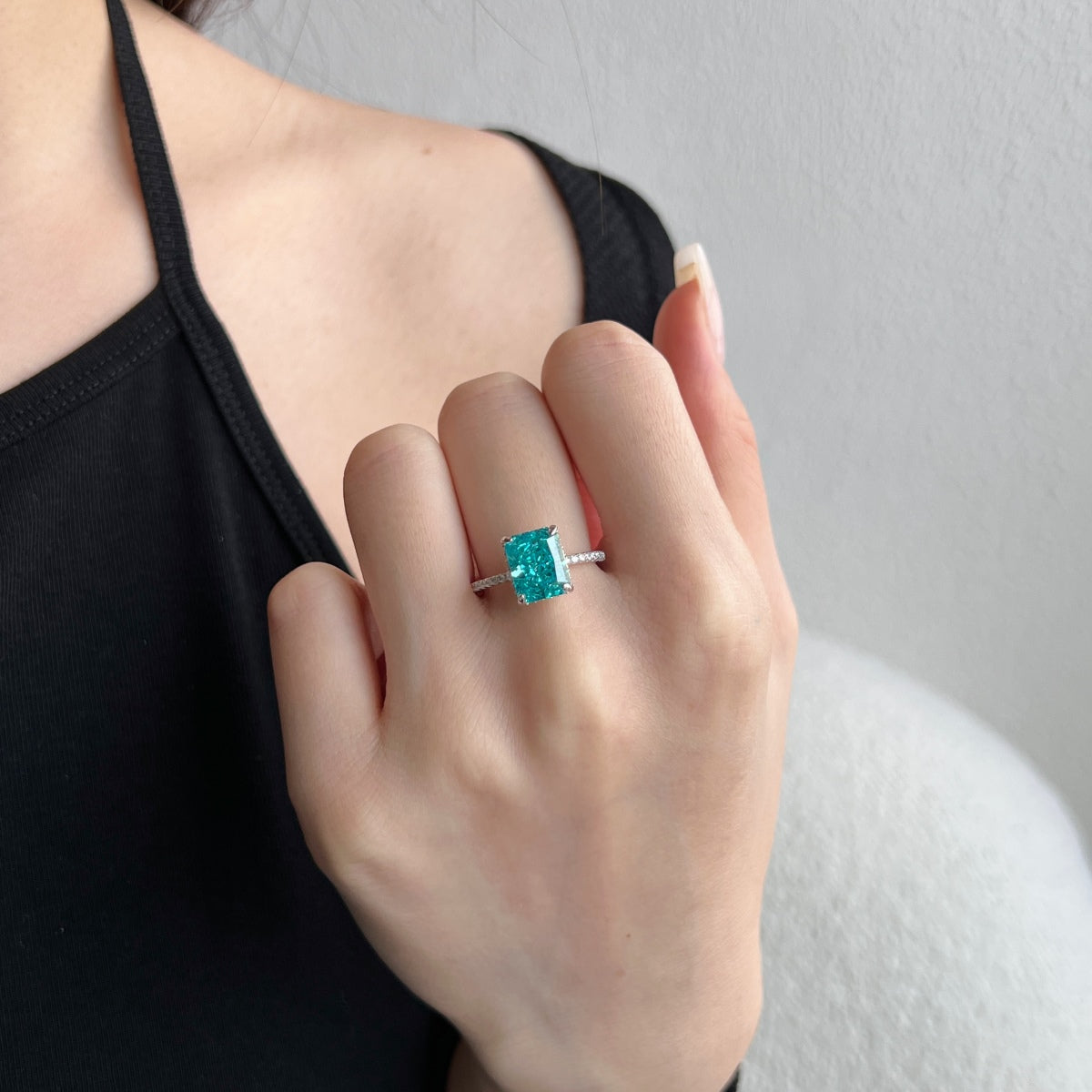 [STREET]Luxurious Engagement Ring