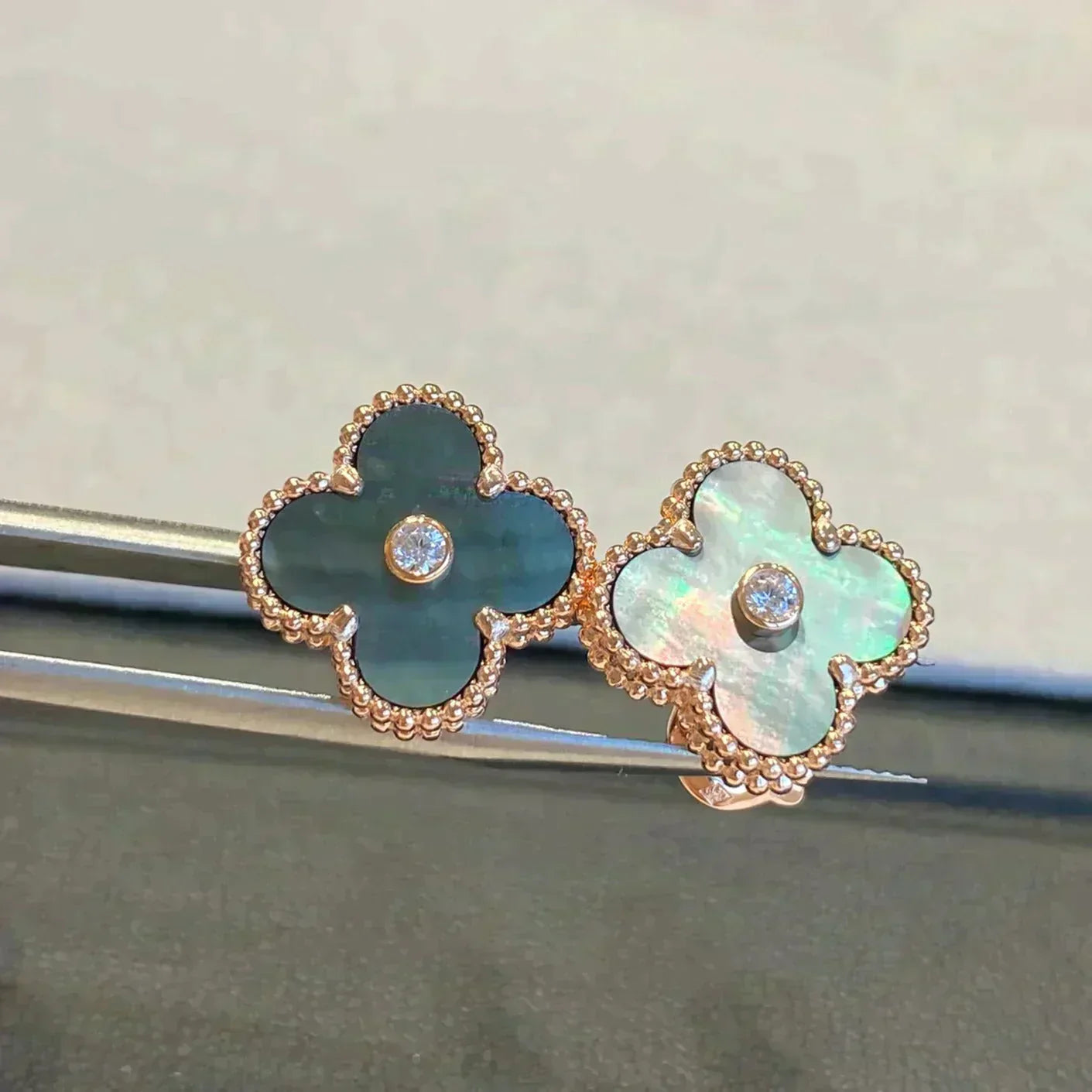 ˇGilded EraˇCLOVER MEDIUM 1 MOTIFS GRAY MOP  DIAMOND EARRINGS