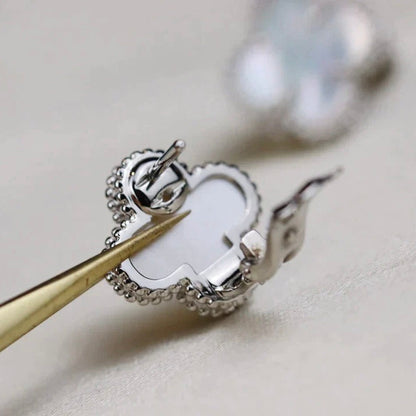 ˇGilded EraˇCLOVER MEDIUM 1 MOTIFS  WHITE MOP EARRINGS SILVER