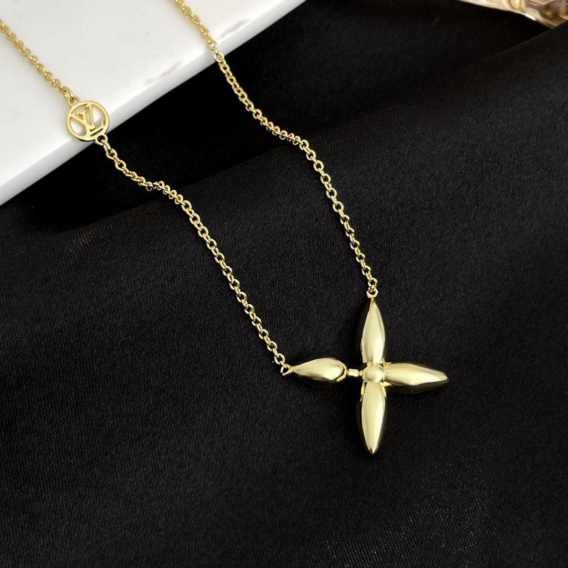 ˇGilded EraˇLOUISETTE GOLD NECKLACE
