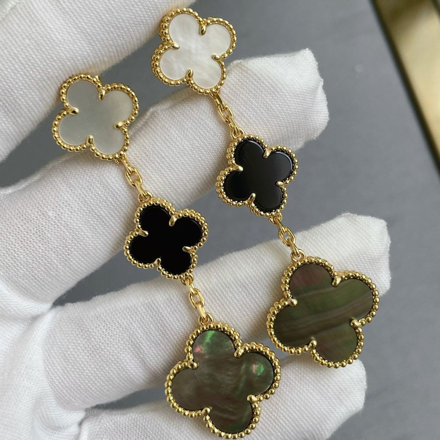 ˇGilded EraˇCLOVER 3 MOTIF MOP ONYX DARK MOP PINK GOLD EARRINGS