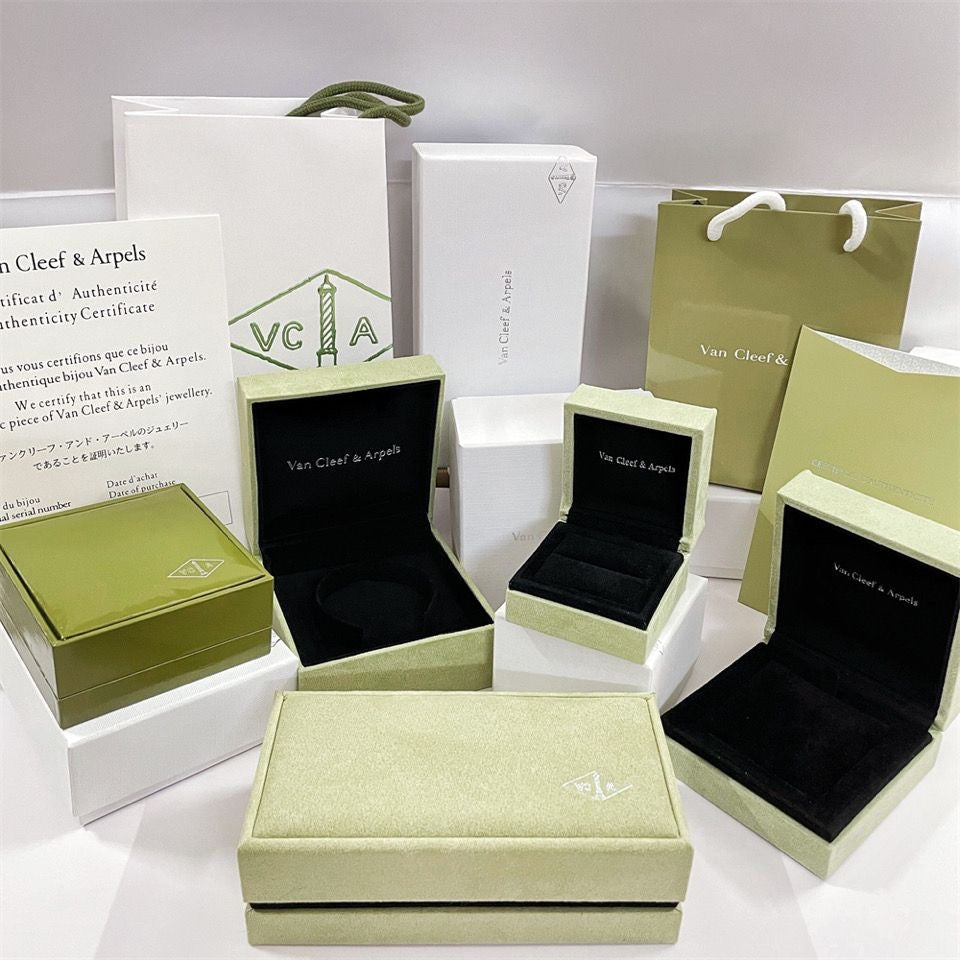 ˇGilded EraˇVA CLOVER BRACELET NECKLACE RING BOX GIFT BAG