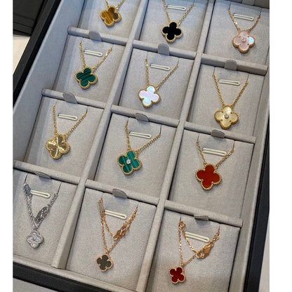 ˇGilded EraˇCLOVER 15MM CARNELIAN SINGLE FLOWER NECKLACE