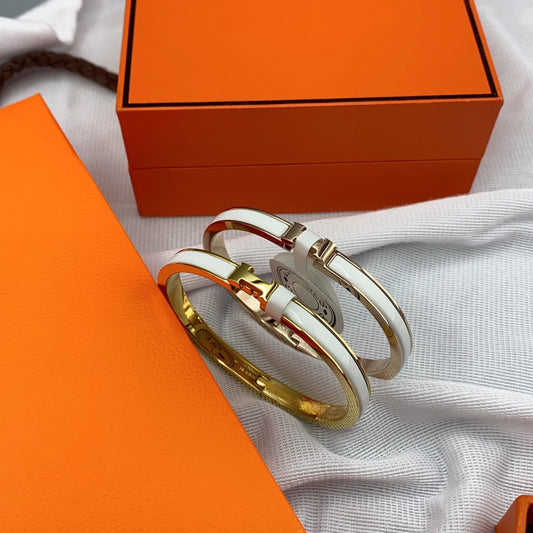 ˇGilded EraˇCLASSIC HM CLIC WHITE 8MM ENAMEL BRACELET